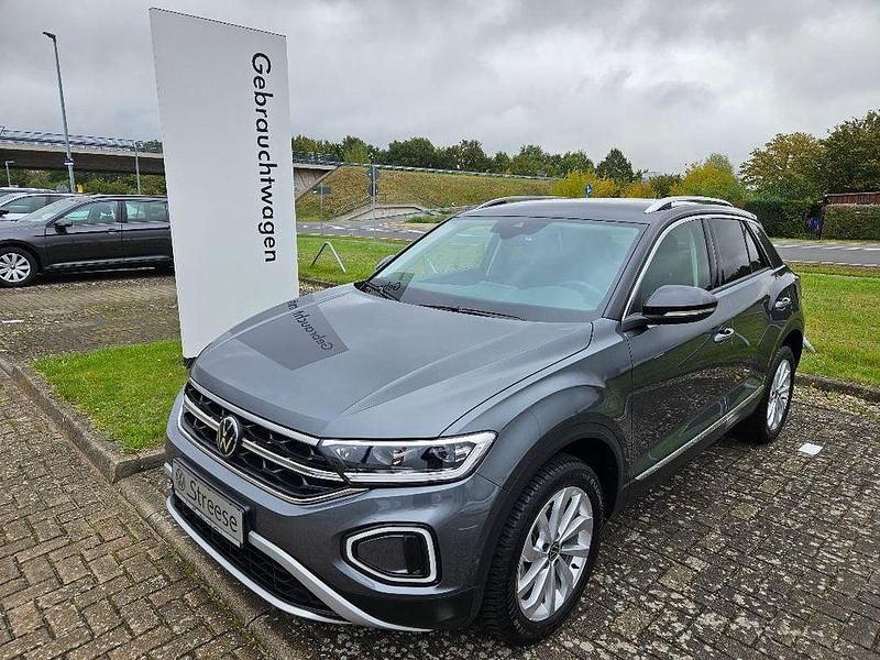 Grau Gebraucht 2024 VW T-Roc Style SUV | 31.998 € (Etwas zu teuer) - Bild 1/4