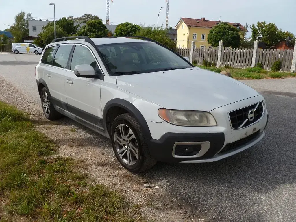 Gebraucht Volvo XC70 163 PS (119 kW) 2011 Weiß Kombi