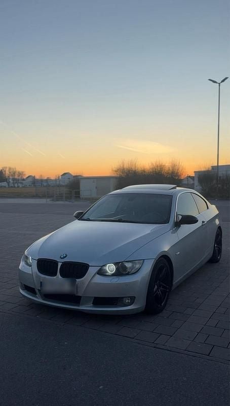 Gebraucht BMW 325 218 PS (160 kW) 2007 Silber Coupé