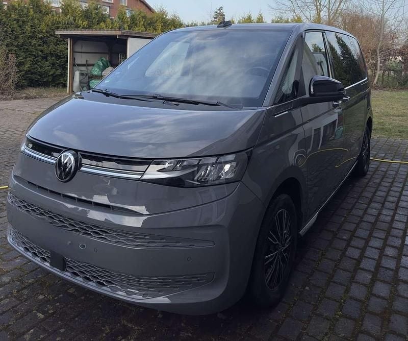 Grau Gebraucht 2022 VW T7 Life Van | 43.900 € (Fairer Preis) - Bild 1/4