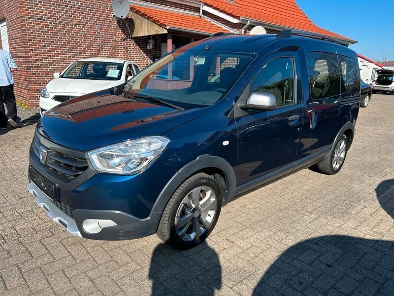 Blau Gebraucht 2017 Dacia Dokker Stepway Van | 7.650 € (Guter Preis) - Bild 1/4