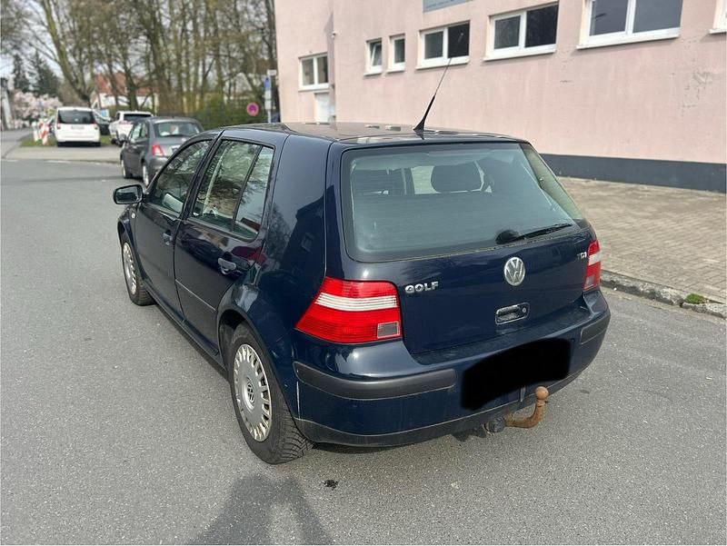 Gebraucht VW Golf IV 101 PS (74 kW) 2002 Blau Kleinwagen