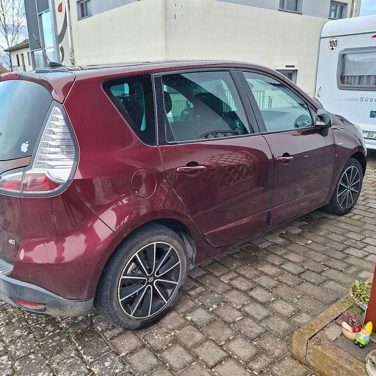 Gebraucht Renault Scénic III Bose Edition 131 PS (96 kW) 2013 Rot Van / Kleinbus