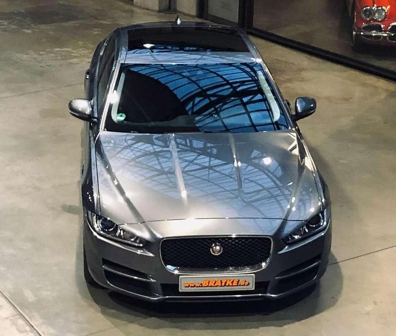 Gebraucht Jaguar XE Prestige 201 PS (147 kW) 2016 Ammonite grey Limousine