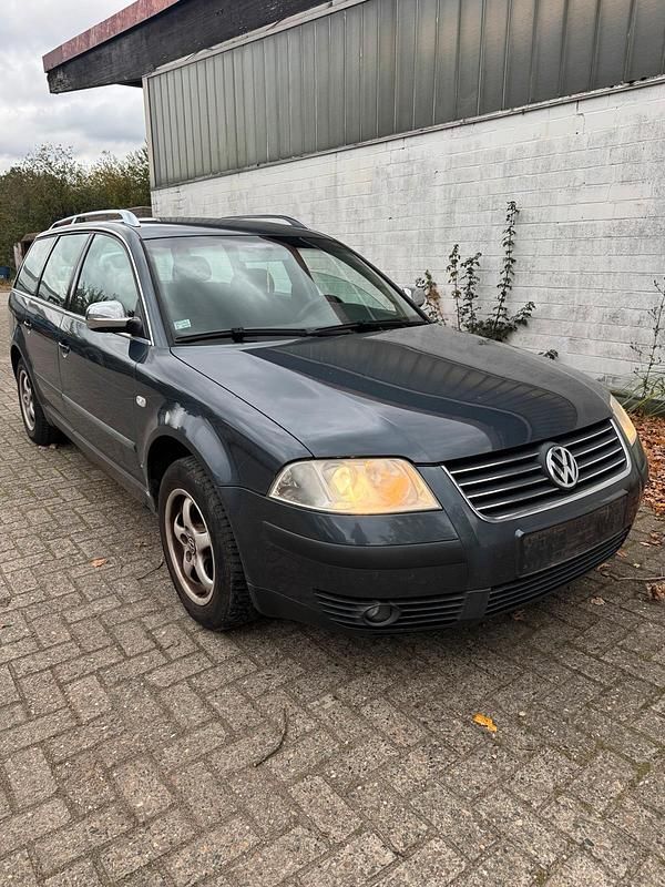 Andere farben Gebraucht 2001 VW Passat Kombi | 700 € (Superpreis) - Bild 1/4