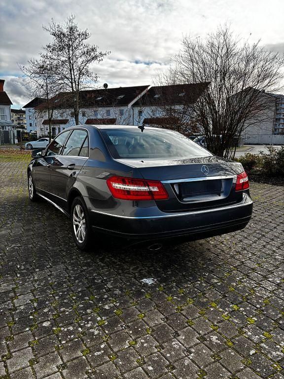 Gebraucht 2010 Mercedes E250 Avantgarde Limousine | 9.500 € (Guter Preis) - Bild 1/4