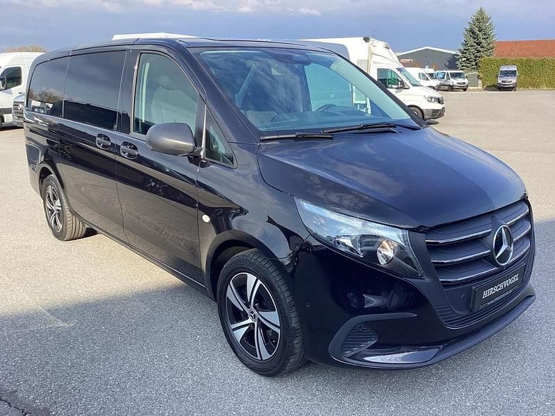 Gebraucht Mercedes Vito 163 PS (119 kW) 2024 Obsidianschwarz metallic Van