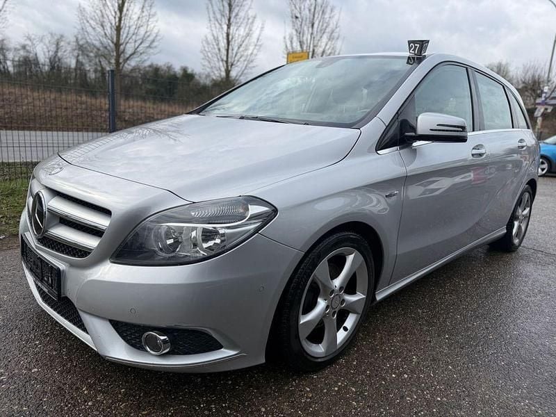 Gebraucht Mercedes B180 109 PS (80 kW) 2012 Silber Van / Kleinbus