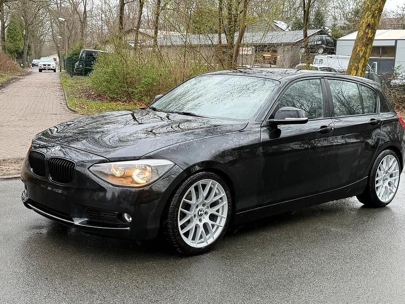 Gebraucht BMW 116 116 PS (85 kW) 2011 Schwarz Kleinwagen