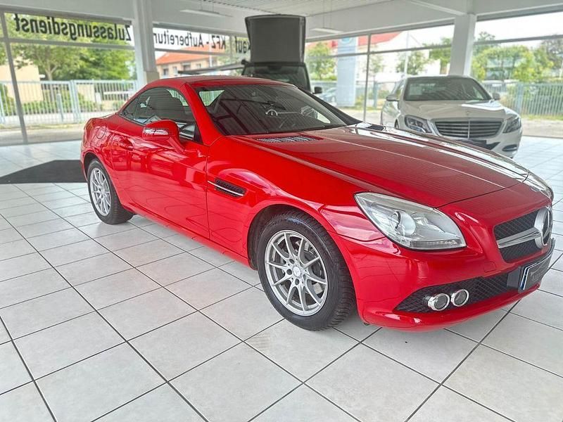 Rot Gebraucht 2011 Mercedes SLK200 Cabrio | 15.990 € (Guter Preis) - Bild 1/4
