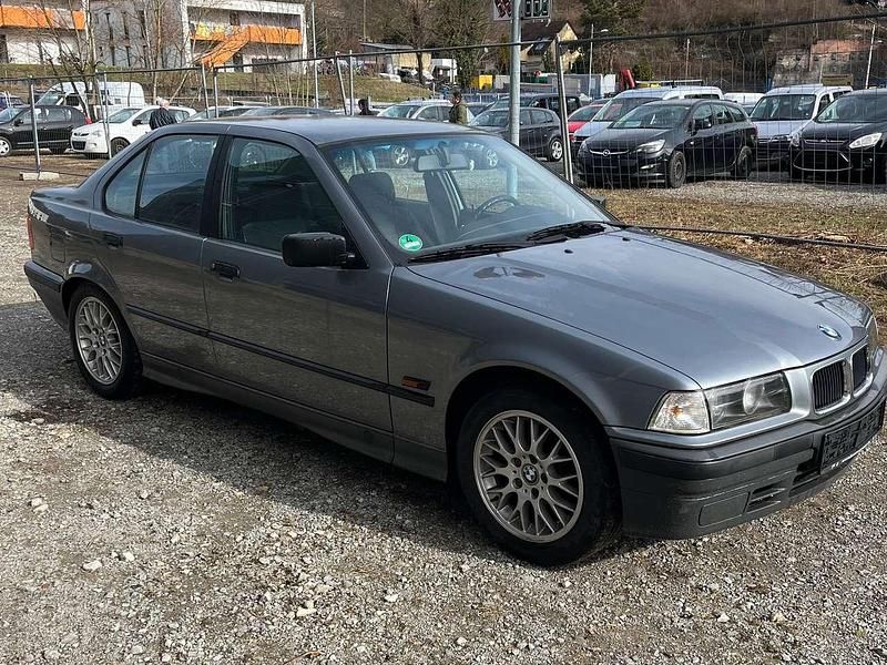 Gebraucht BMW 316 102 PS (75 kW) 1994 Grau Limousine