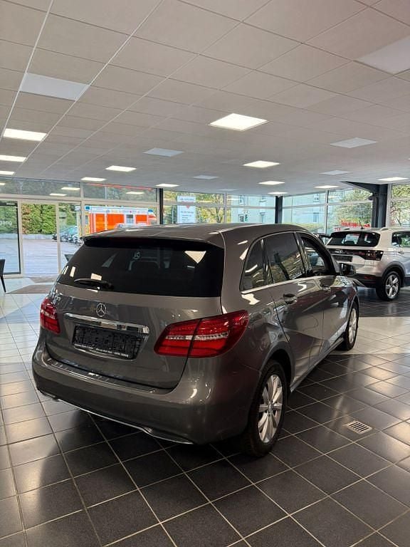 Gebraucht Mercedes B200 156 PS (114 kW) 2016 Grau Van / Kleinbus