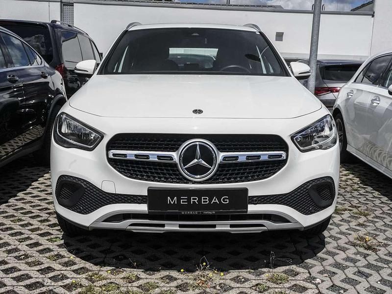 Gebraucht Mercedes GLA200 Business 163 PS (119 kW) 2020 Polarweiß SUV