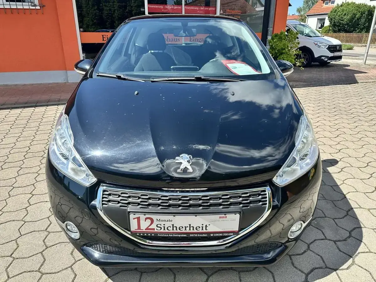 Gebraucht Peugeot 208 Active 92 PS (67 kW) 2012 Perla nera/metallic Kleinwagen