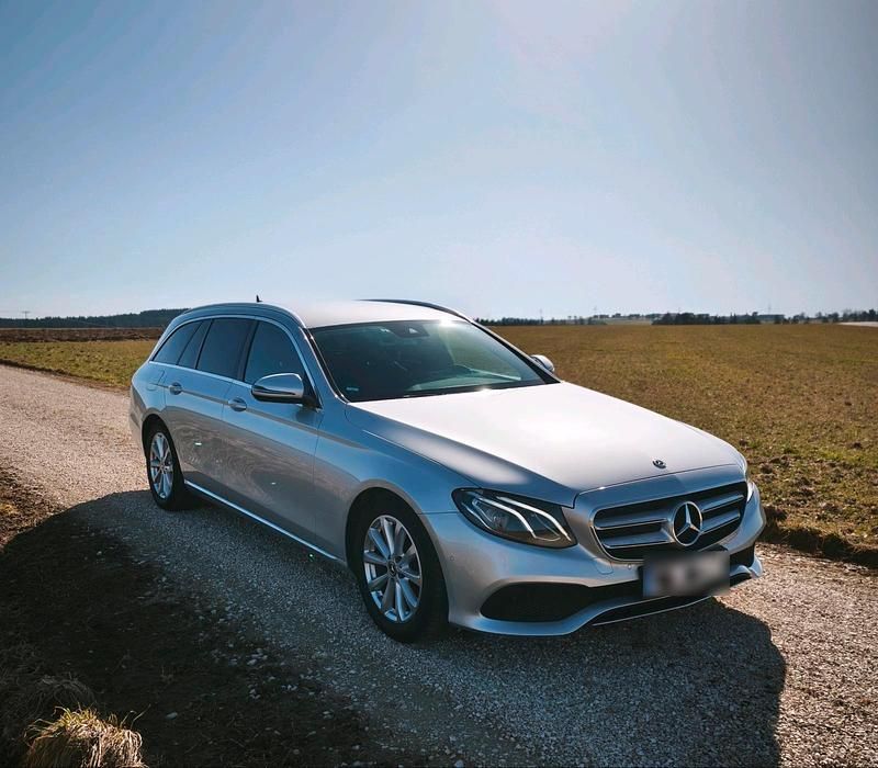 Gebraucht Mercedes E220 194 PS (142 kW) 2018 Silber Kombi