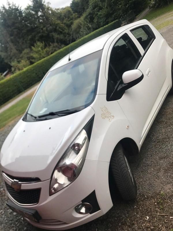 Weiß Gebraucht 2012 Chevrolet Spark Kleinwagen | 1.500 € (Superpreis) - Bild 1/3