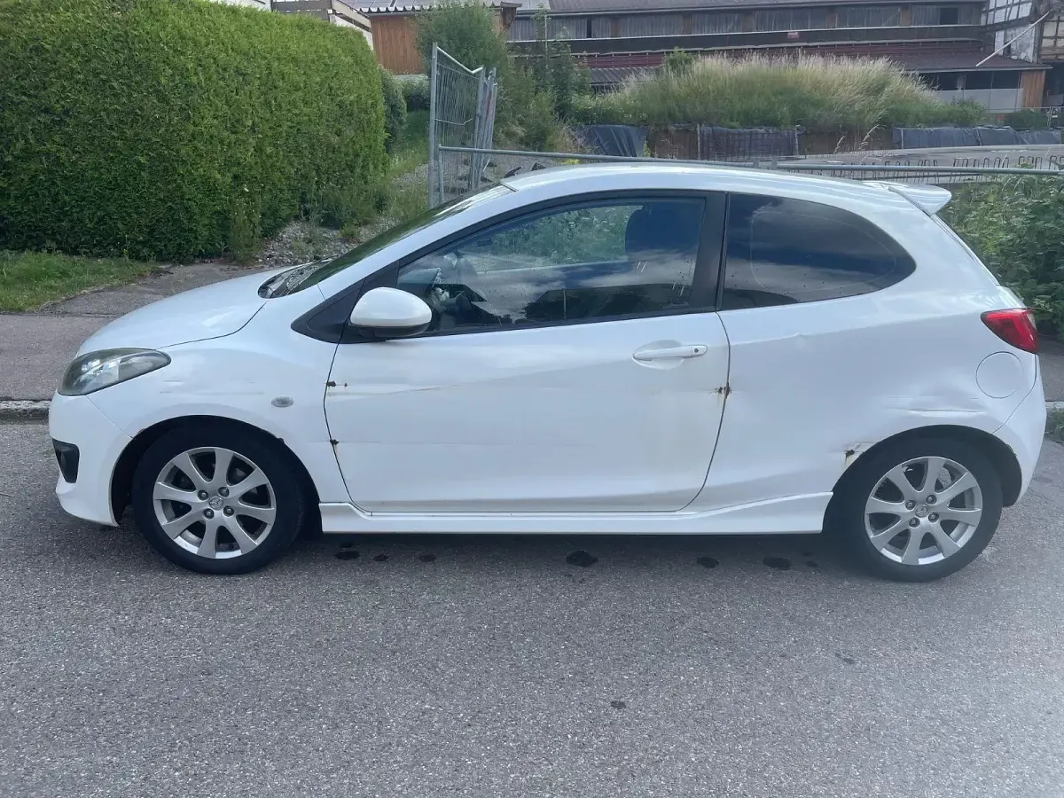 Gebraucht Mazda 2 Dynamic 103 PS (75 kW) 2009 Weiß Kleinwagen