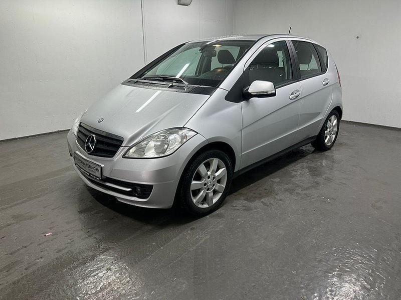 Gebraucht Mercedes A180 109 PS (80 kW) 2010 Silber (metallic) Limousine