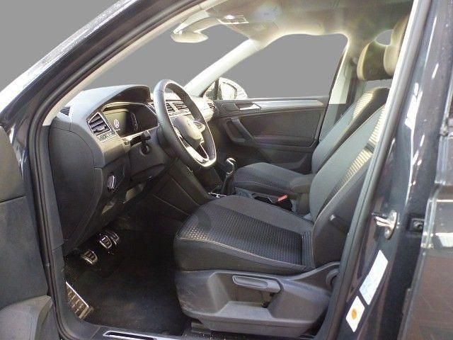 Gebraucht VW Tiguan Active 131 PS (96 kW) 2023 Uranograu SUV