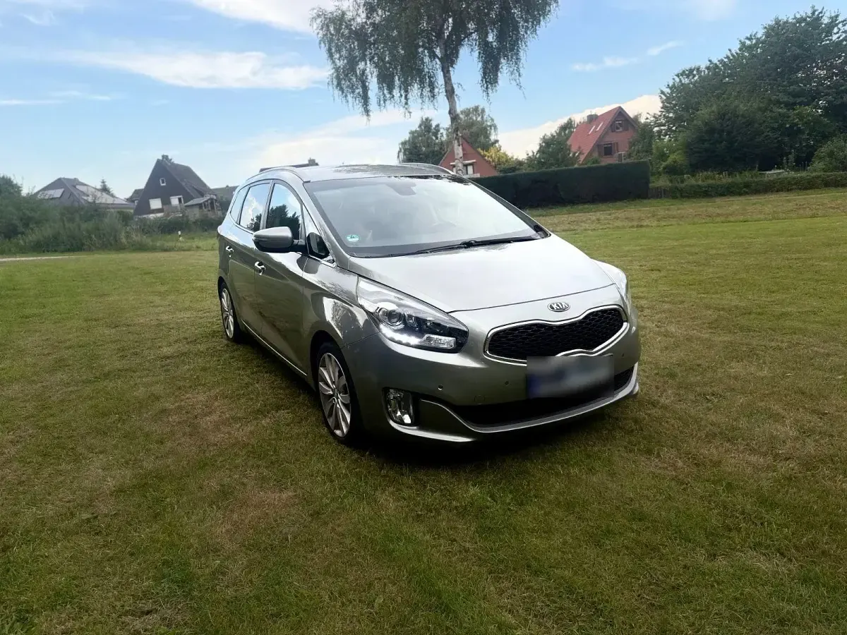 Gebraucht Kia Carens 141 PS (103 kW) 2016 Grau Van / Kleinbus