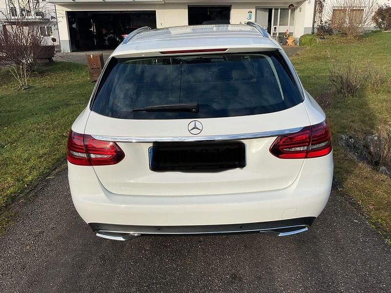 Gebraucht Mercedes C220 194 PS (142 kW) 2019 Weiß Kombi
