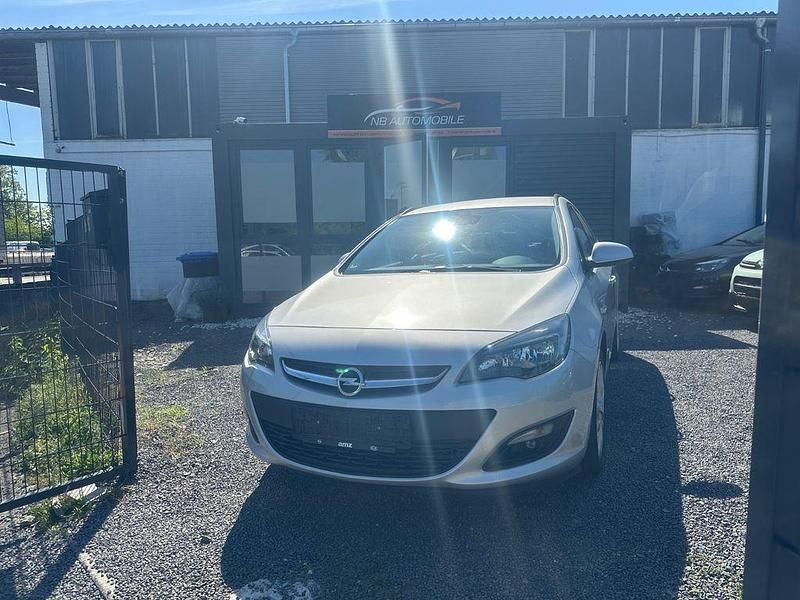 Silber Gebraucht 2014 Opel Astra Edition Kombi | 6.800 € (Fairer Preis) - Bild 1/4