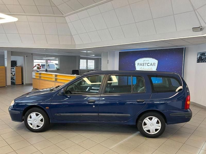 Gebraucht Renault Mégane II Authentique 95 PS (69 kW) 2002 Blau Limousine