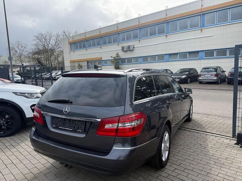 Gebraucht Mercedes E220 170 PS (125 kW) 2011 Grau Kombi
