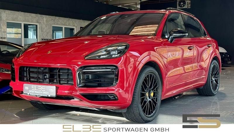 Rot Gebraucht 2022 Porsche Cayenne GTS SUV | 84.750 € (Fairer Preis) - Bild 1/4