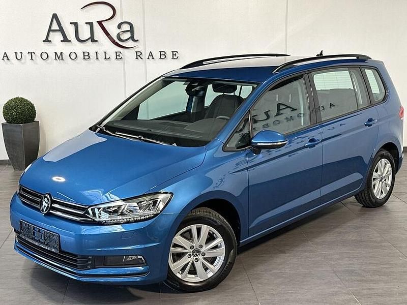 Caribbean blue Gebraucht 2023 VW Touran IQ Drive Van / Kleinbus | 28.449 € (Fairer Preis) - Bild 1/4