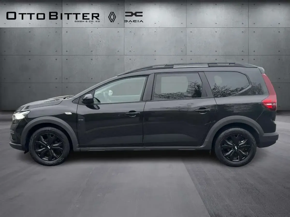 Gebraucht Dacia Jogger Extreme 101 PS (74 kW) 2023 Perlmuttschwarz Van / Kleinbus