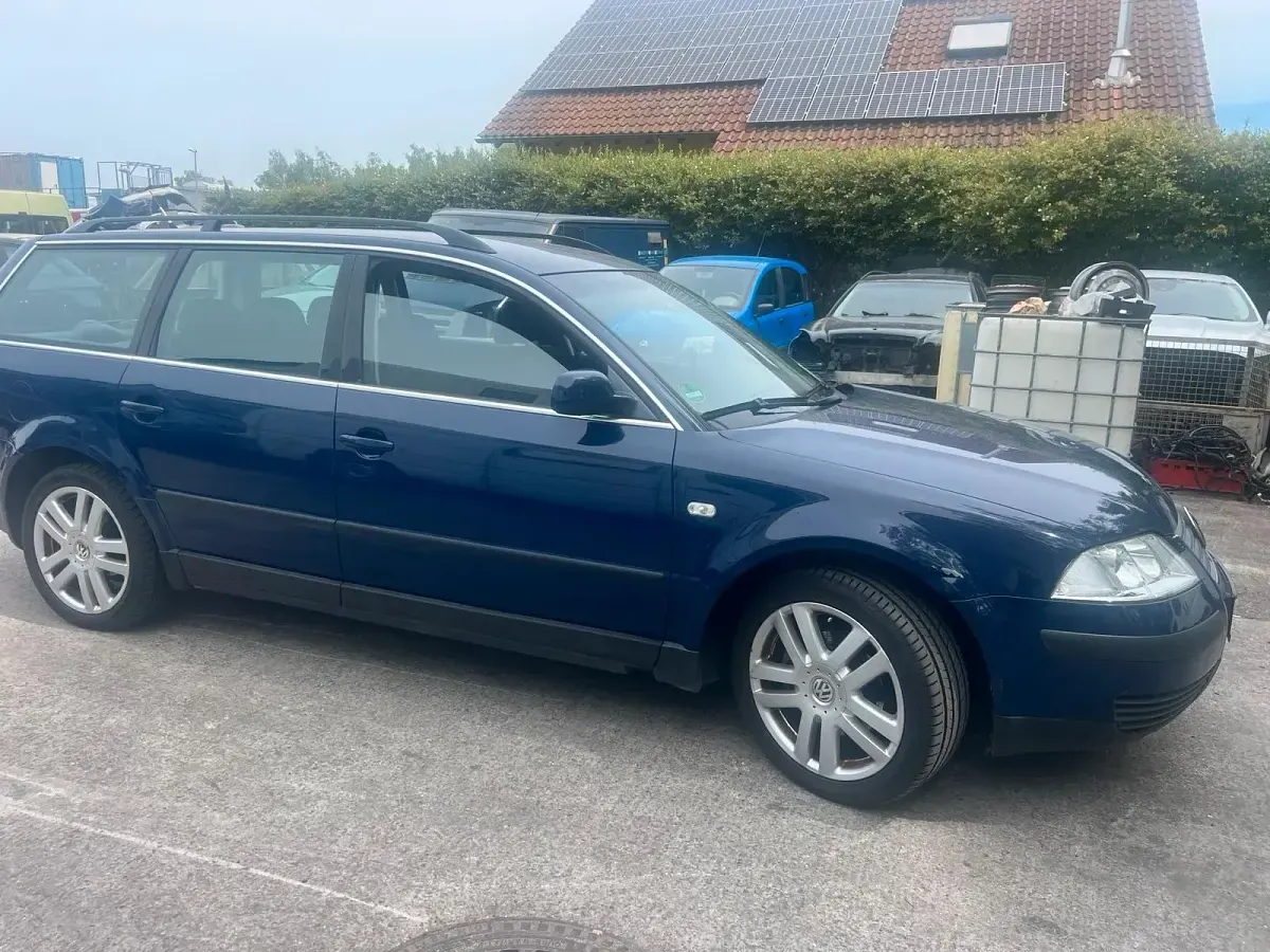 Gebraucht VW Passat 100 PS (73 kW) 2003 Blau Kombi