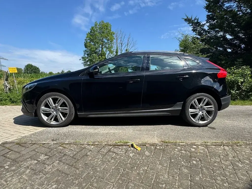 Gebraucht Volvo V40 CC Summum 177 PS (130 kW) 2014 Schwarz Kombi