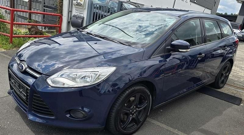 Blazer blue Gebraucht 2013 Ford Focus Ambiente Kombi | 3.099 € (Superpreis) - Bild 1/4