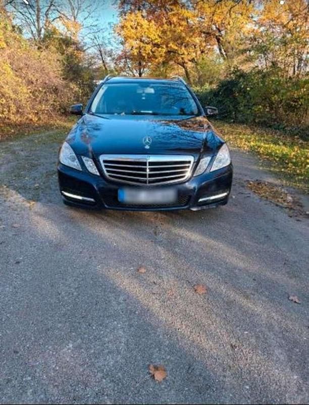 Blau Gebraucht 2012 Mercedes E250 Kombi | 9.900 € (Guter Preis) - Bild 1/4