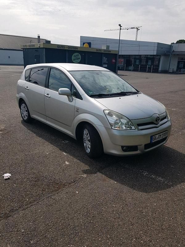 Grau Gebraucht 2004 Toyota Corolla Verso Van / Kleinbus | 3.800 € (Fairer Preis) - Bild 1/4