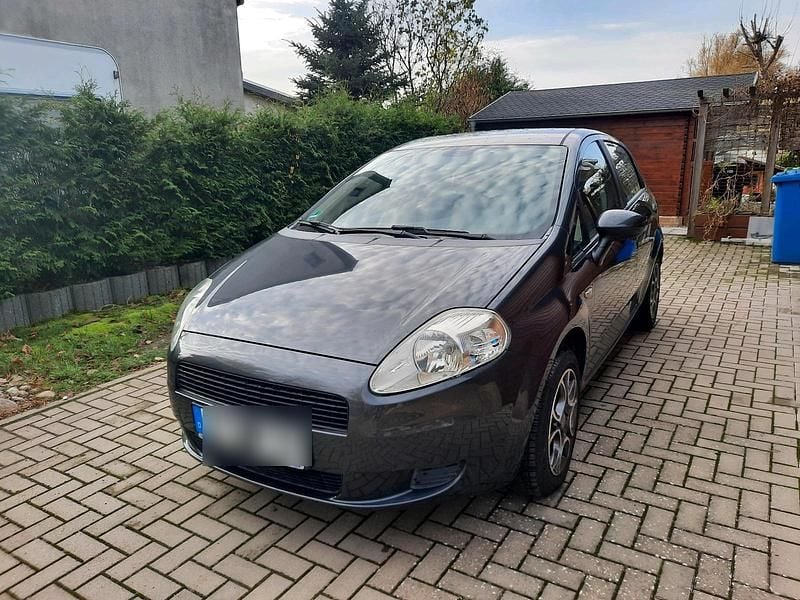Grau Gebraucht 2007 Fiat Grande Punto Kleinwagen | 1.950 € - Bild 1/4