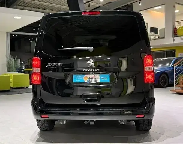 Gebraucht Peugeot Expert Premium 180 PS (132 kW) 2022 Schwarz Van