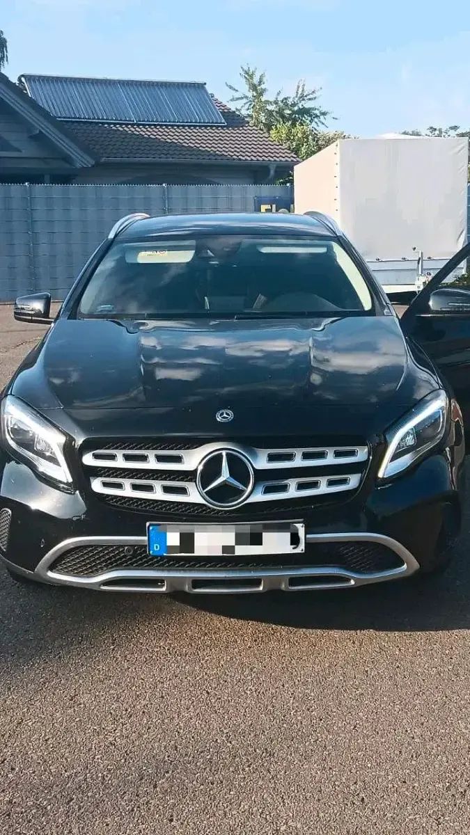 Gebraucht Mercedes GLA250 211 PS (155 kW) 2017 Schwarz SUV