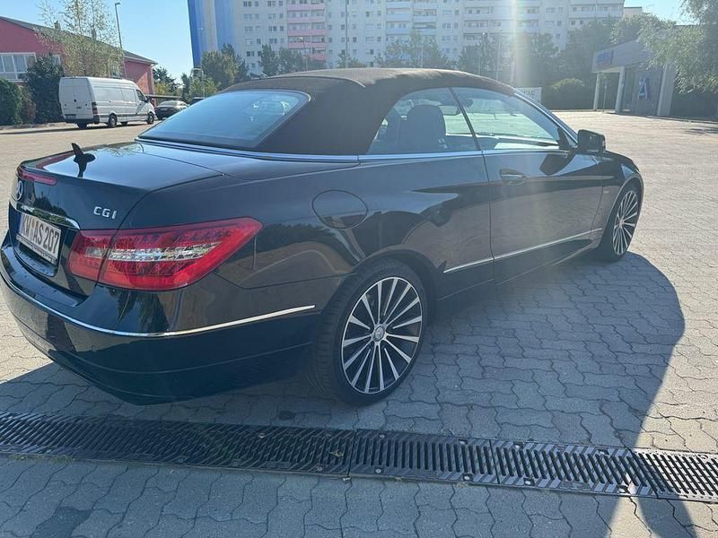 Gebraucht Mercedes E250 Elegance 204 PS (150 kW) 2012 Schwarz Cabrio
