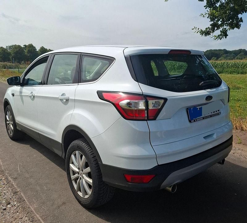 Gebraucht Ford Kuga Cool & Connect 121 PS (88 kW) 2019 Weiß SUV