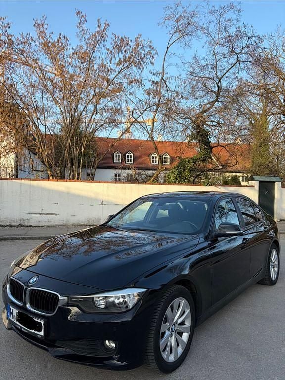 Gebraucht BMW 318 143 PS (105 kW) 2013 Schwarz Limousine