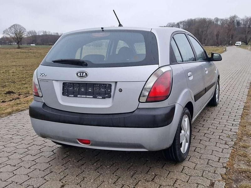 Gebraucht Kia Rio EX 97 PS (71 kW) 2008 Silber Limousine