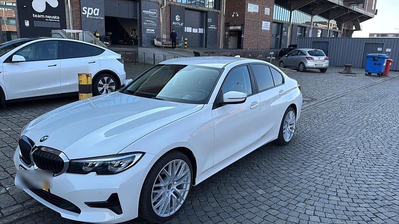 Gebraucht BMW 318 Advantage 150 PS (110 kW) 2020 Weiß Limousine