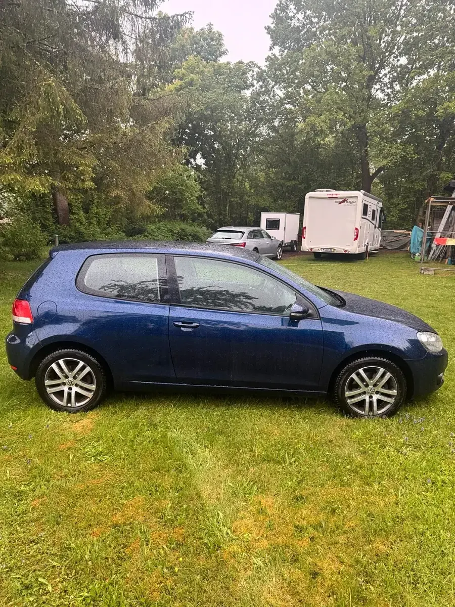 Gebraucht VW Golf VI 80 PS (58 kW) 2010 Blau Kleinwagen