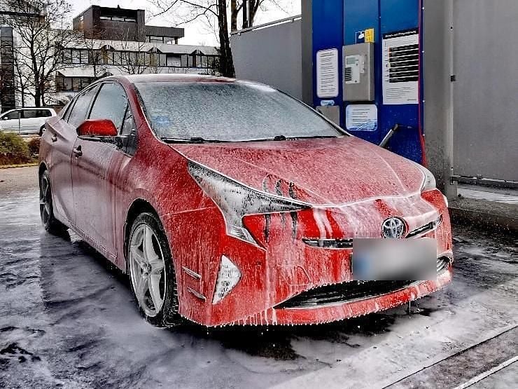 Gebraucht Toyota Prius Executive 122 PS (89 kW) 2017 Rot Limousine