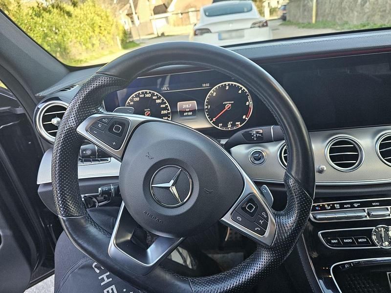 Gebraucht Mercedes E350 258 PS (189 kW) 2019 Schwarz Kombi