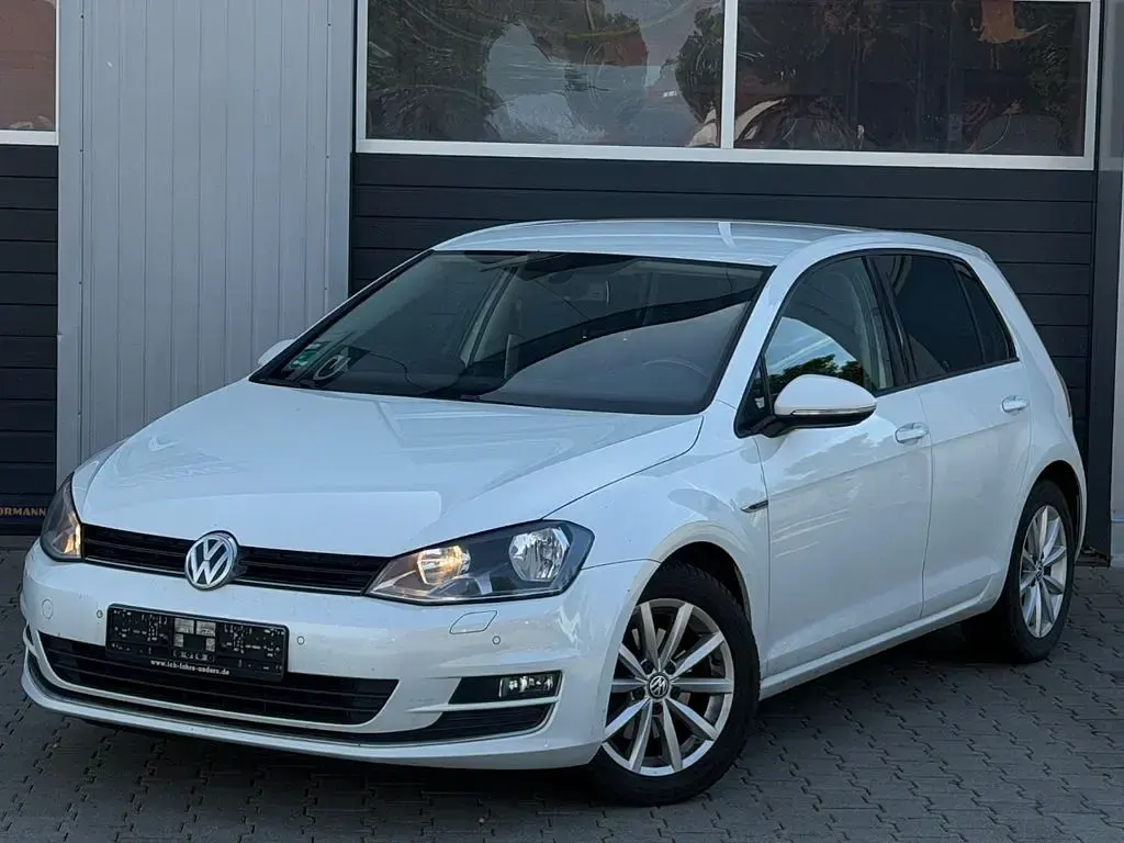Gebraucht VW Golf VII LOUNGE 110 PS (80 kW) 2016 Weiß Limousine