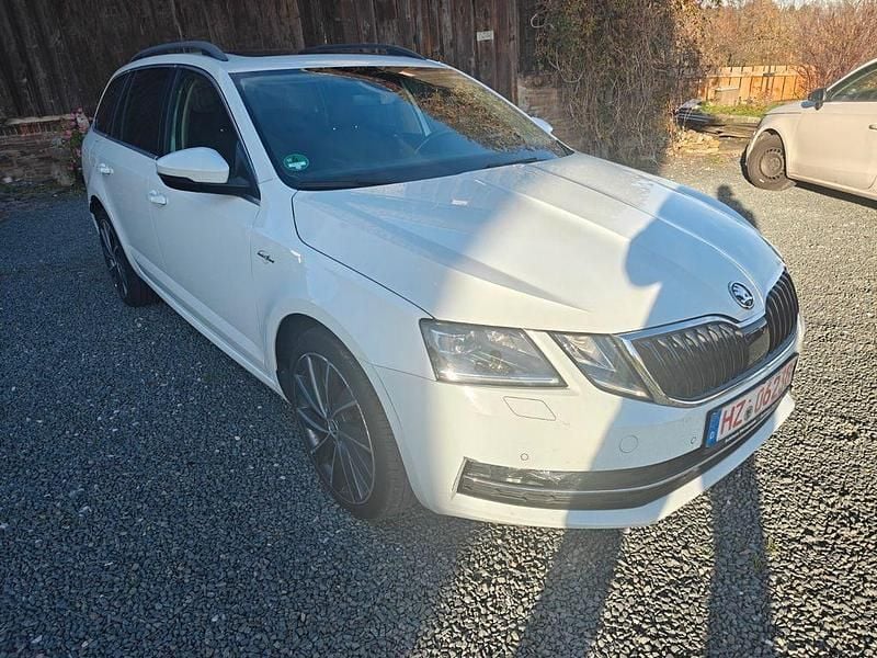 Bila laser/laser white Gebraucht 2018 Skoda Octavia LAURIN & KLEMENT Kombi | 13.900 € (Superpreis) - Bild 1/4