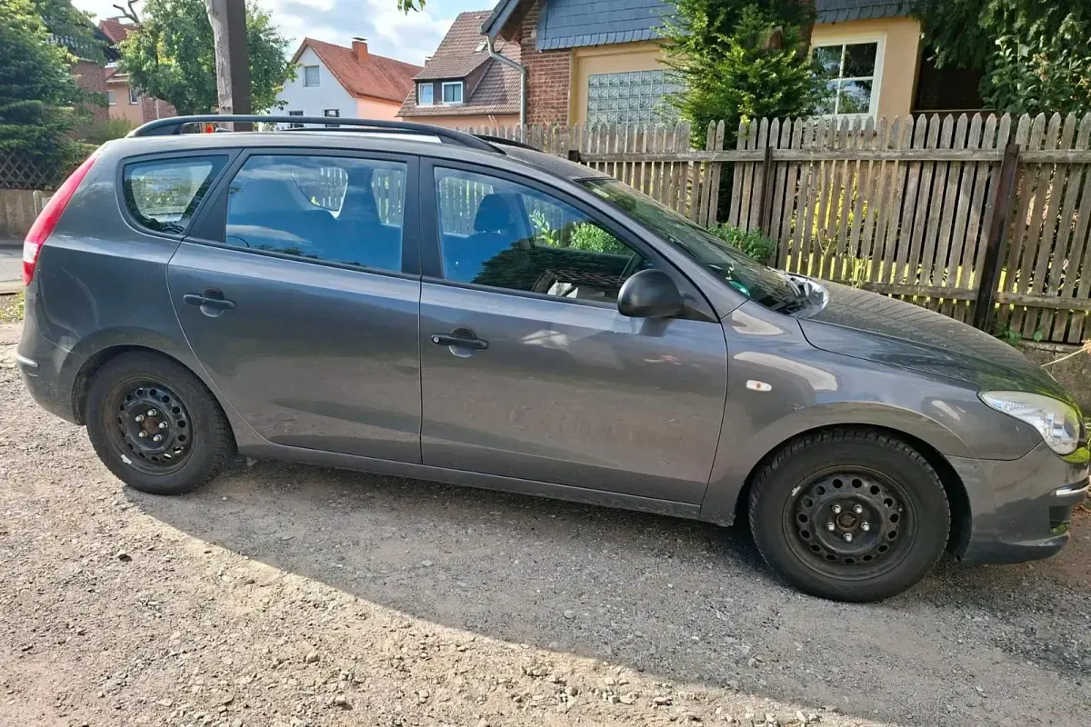 Gebraucht Hyundai i30 126 PS (92 kW) 2008 Grau Kombi